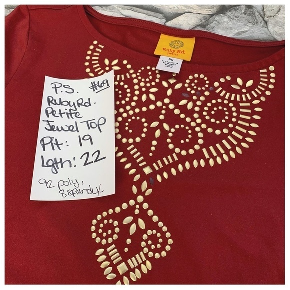 #69 Ruby Rd Petite Red Wine Jeweled Embellished 3/4 Sleeve Blouse Shirt Top PS - Picture 2 of 2